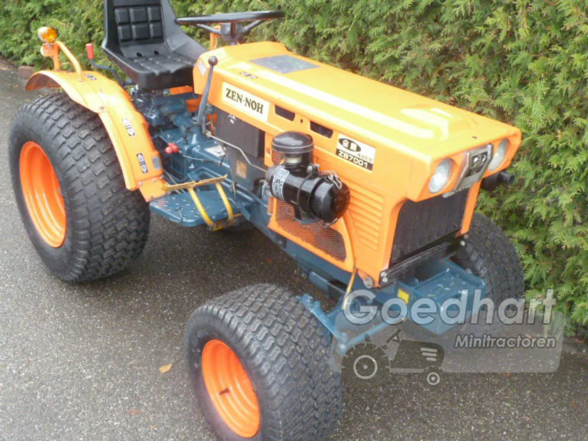 Mini tractor Kubota B7001DT op gazonbanden