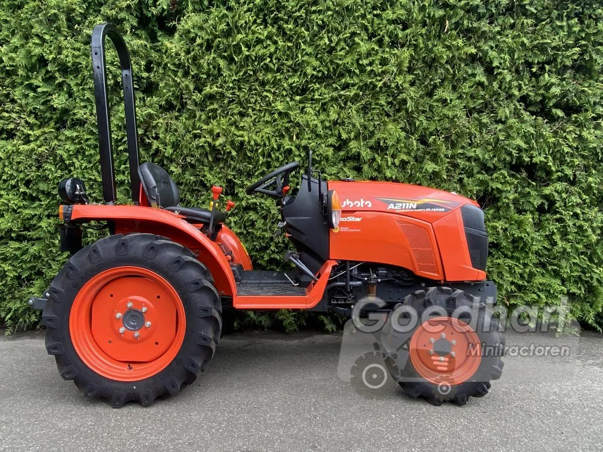 Nieuwe Kubota A 211N met rolbeugel