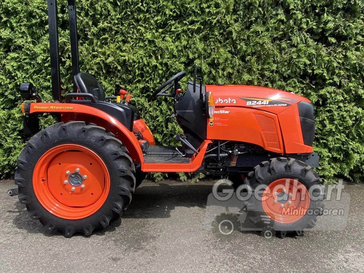 Nieuwe Kubota B2441 met rolbeugel